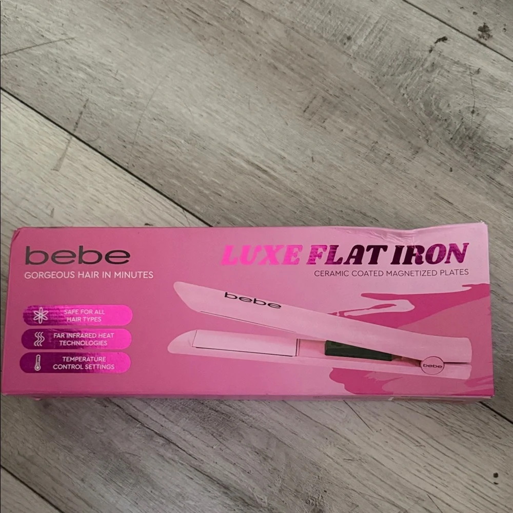 Bebe‎ Pink Ceramic Flat Iron